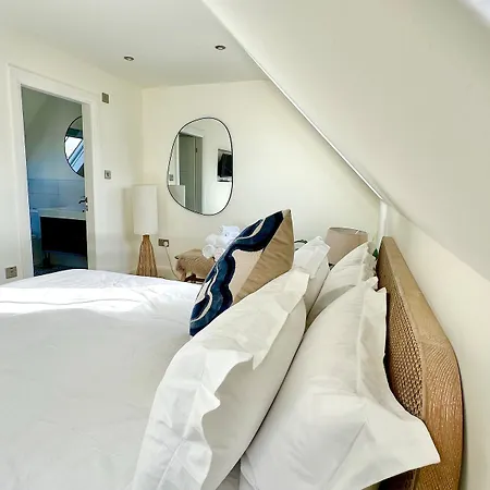 No 6 Bowling Yard 펜션